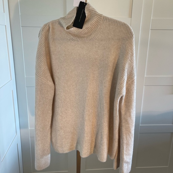 French Connection Cozy Cream Sweater Size Large - Picture 1 of 3